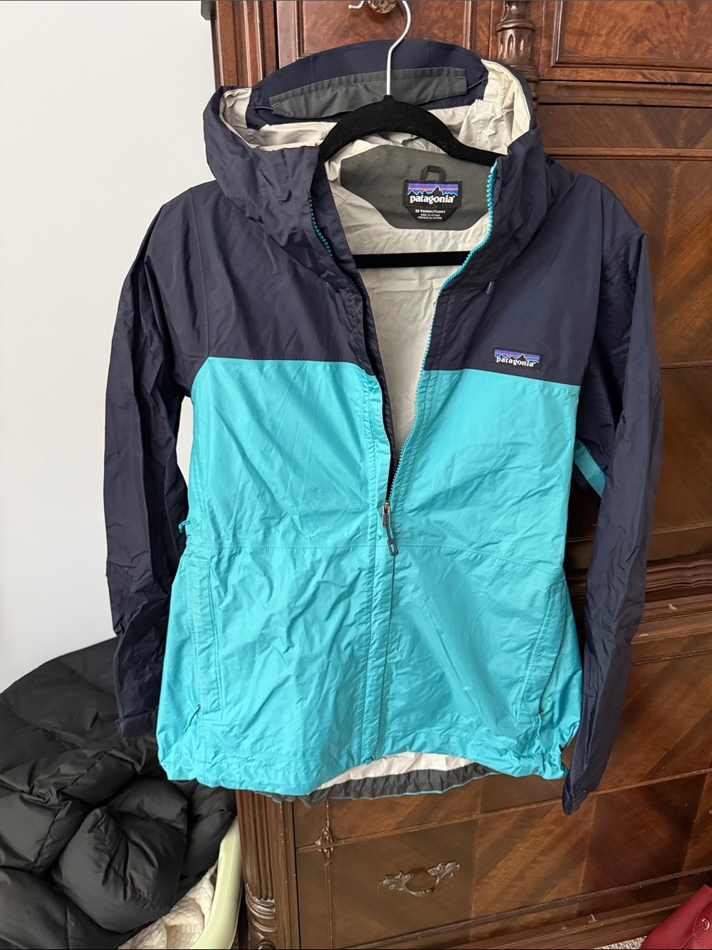 Patagonia Women's Two-Tone Packable Hooded Rain Shell - Teal & Navy